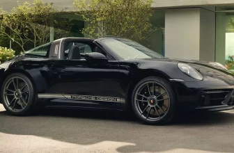 Neuer 911 Targa in limitierter Auflage feiert 50-jähriges Bestehen von Porsche Design