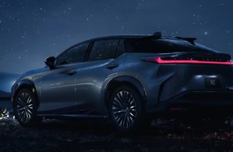 Erstes Bild des Lexus RZ 450e