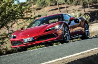 Ferrari 296 GTB zum besten Serienfahrzeug des Jahres gekürt