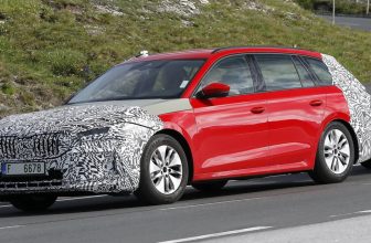 2023 Skoda Octavia Facelift beim Abschleppen gesichtet