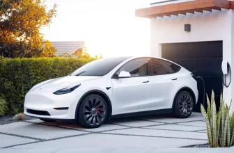 Neues Tesla Model Y wird mit unlackierten Türrahmen ausgeliefert
