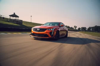 Cadillac feiert 20 Jahre V-Serie mit „neuen Produkten und Funktionen“