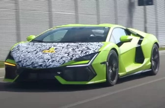 So sieht der neue Lamborghini Revuelto auf offener Straße aus