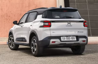 2024 Opel Crossland EV gesichtet, der starke Citroen-Vibes versprüht