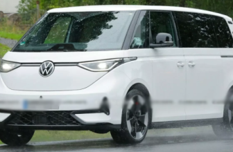 VW ID Buzz mit sportlicherem Stoßfänger gesichtet