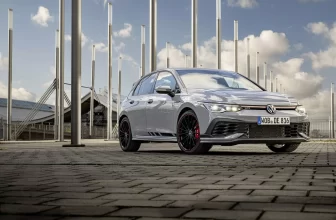 2024 VW Golf GTI Facelift beim Testen der kleinen Änderungen gesichtet