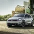 VW Golf 2025 zeigt seine LEDs und das beleuchtete Emblem