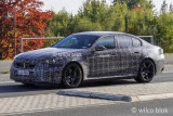 2024 BMW M5 kommt mit neuem Sportlenkrad und gebogenem Display